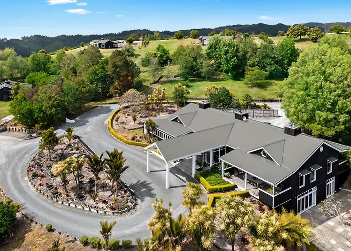 Woodhouse Mountain Lodge
